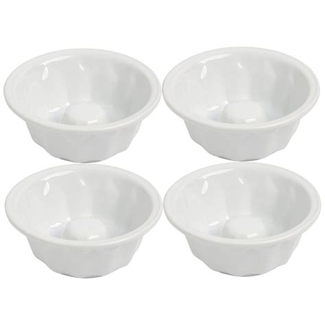 white ceramic bundt pan